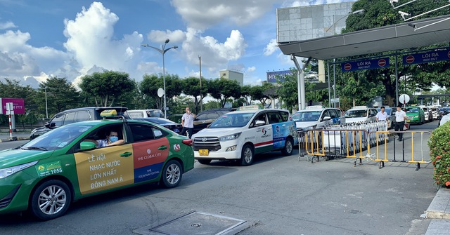 đặt xe đưa đón sân bay nội bài